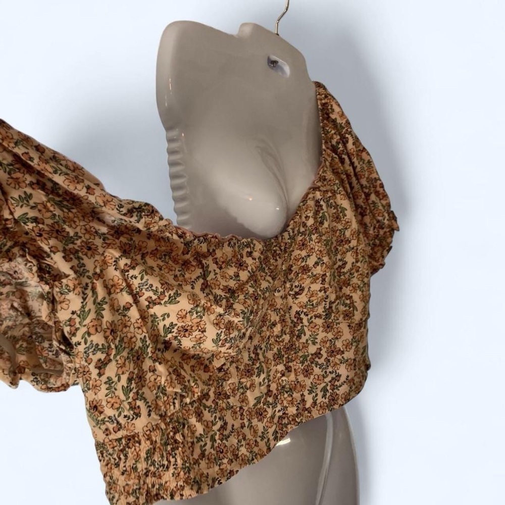 Eloquii Beige Floral Puff-Sleeve Crop Top